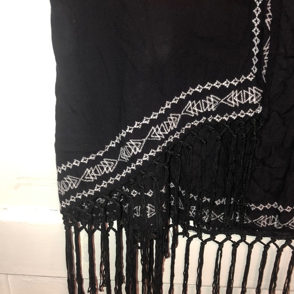 Geometrically patterned shall - Picture 3 of 4